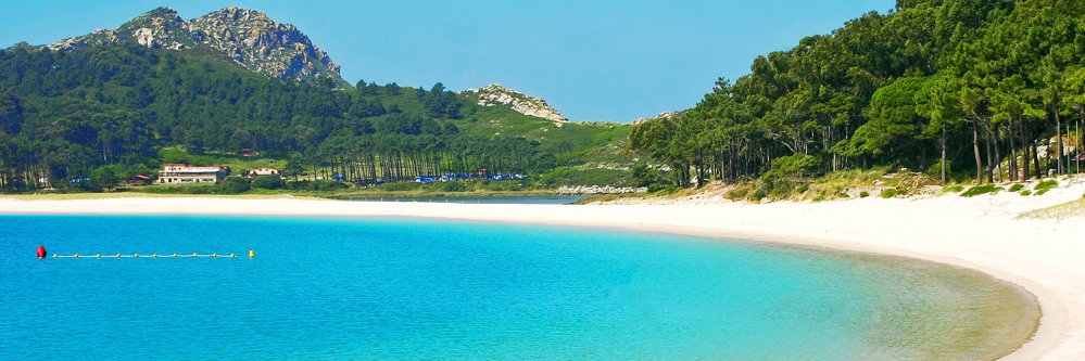 Alojáte cerca de Santiado de Compostela y descubre las Islas Cíes