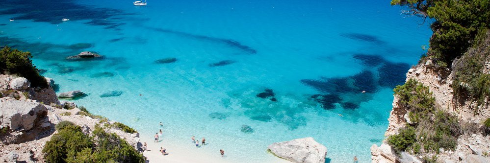 Disfruta de Cerdeña con alojamiento y barco incluidos