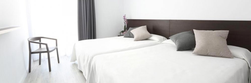 Hotel 4* con Pensión Completa y habitación superior (Lloret de Mar)