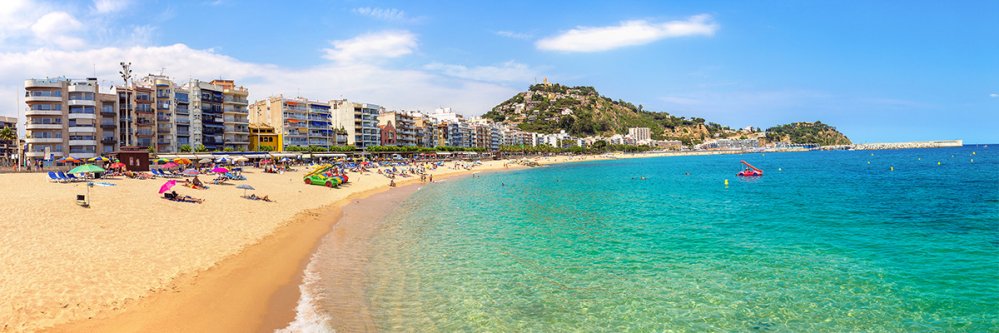 Julio y agosto en Blanes con desayunos y cenas